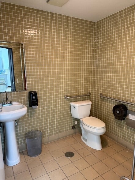 More Photos Of 7601 Hospital Dr, Sacramento Medical For Sale