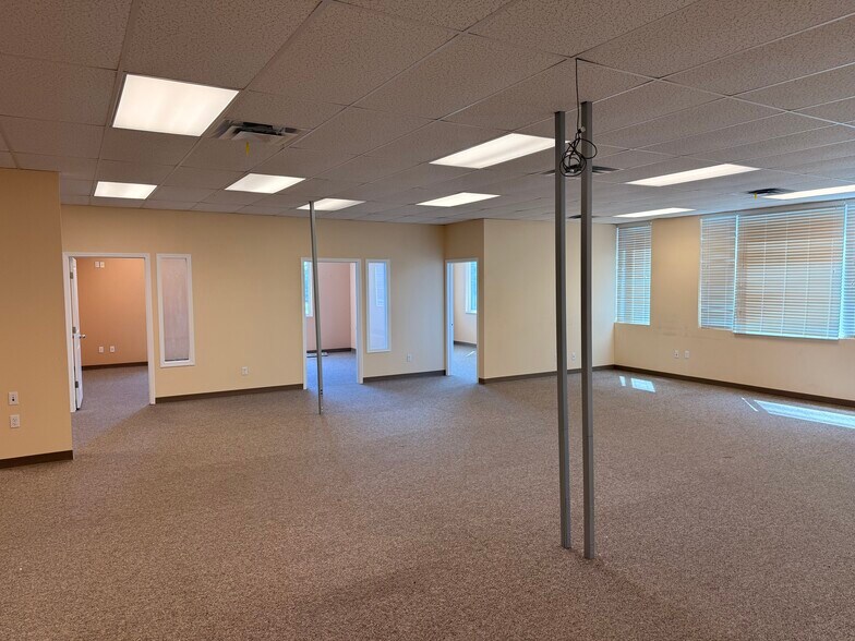 More Photos Of 11806 126 St NW, Edmonton Office For Lease
