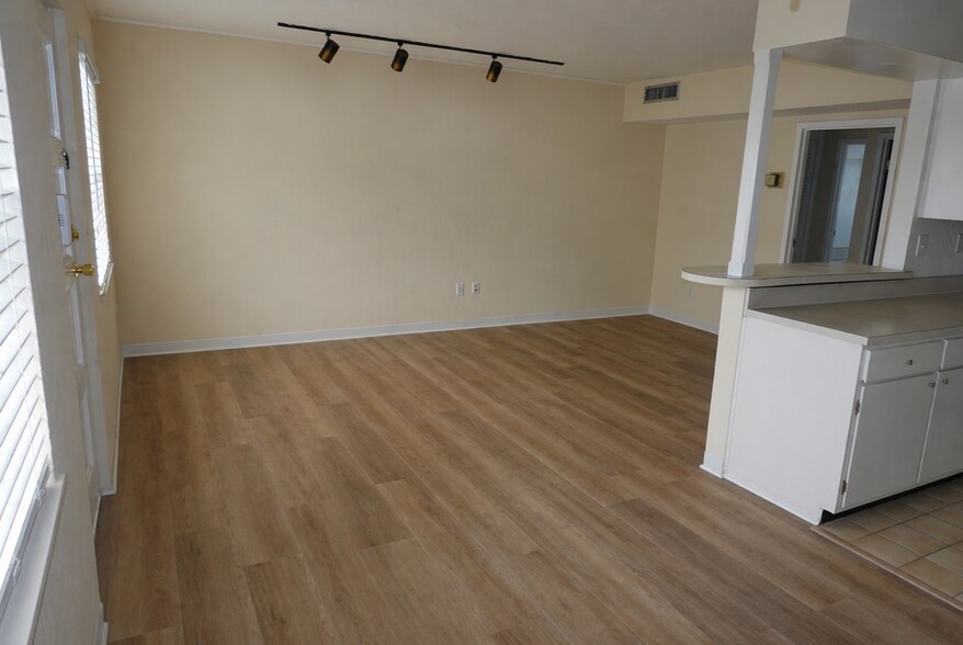 More Photos Of 2887 S Osceola Ave, Orlando Office For Sale