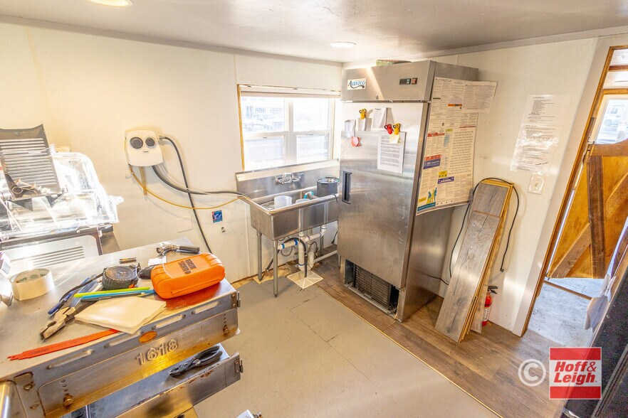 More Photos Of 252 Front St, Monument Freestanding For Sale