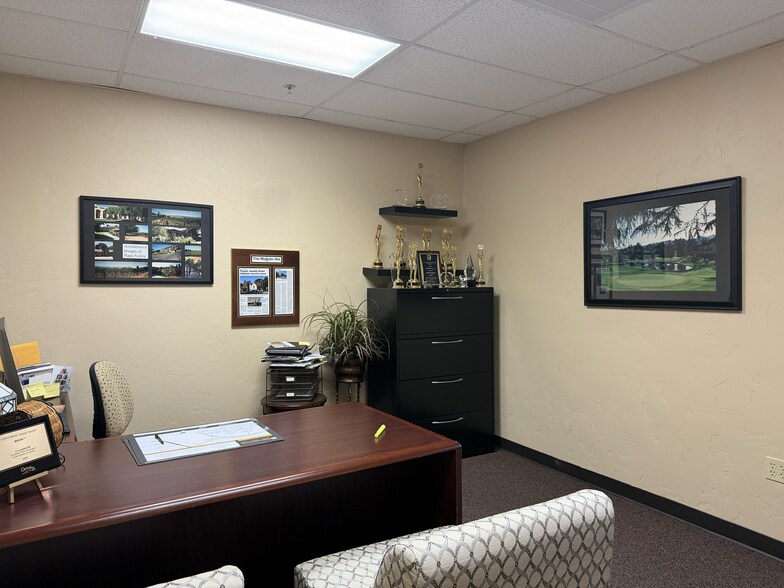 More Photos Of 1414 E F St, Oakdale Office For Sale