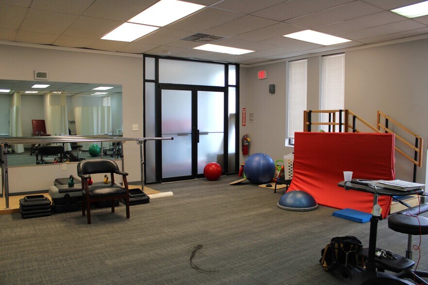 More Photos Of 255 Route 3, Secaucus Medical For Lease