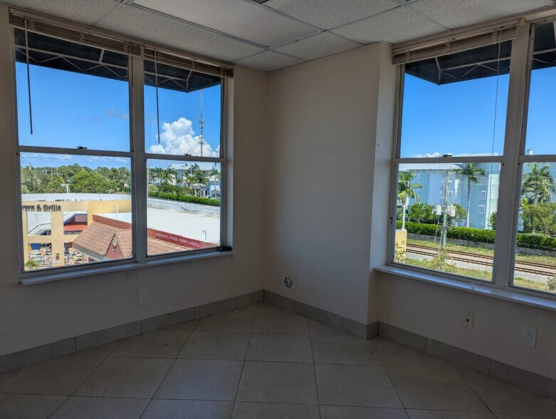 More Photos Of 701 NW Federal Hwy, Stuart Medical For Lease