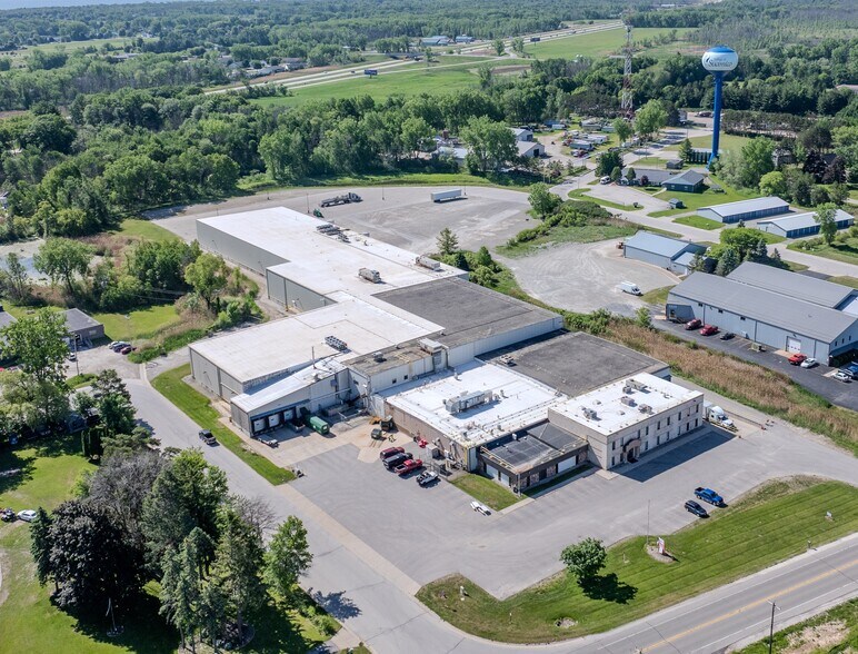 More Photos Of 13190 Velp Ave, Suamico Warehouse For Lease