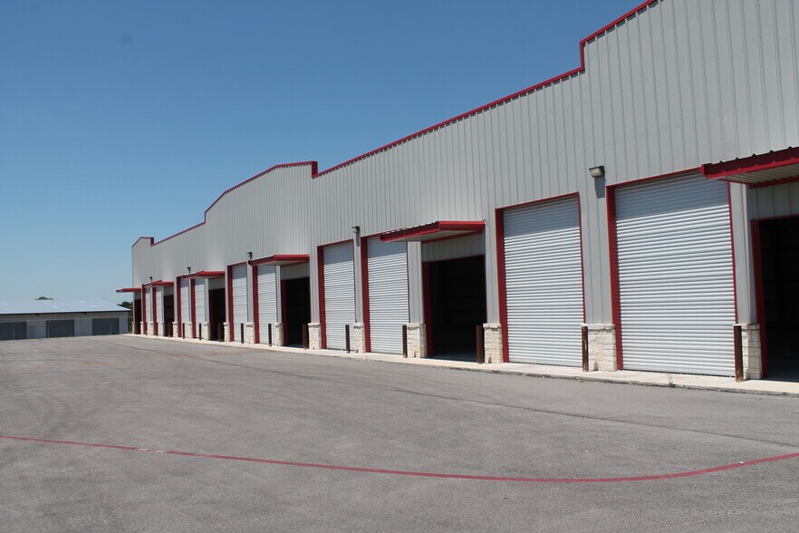 More Photos Of 409 E Highway 72 Hwy, Kenedy Light Distribution For Sale