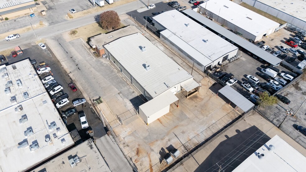 More Photos Of 8118 E 44th St, Tulsa Warehouse For Lease