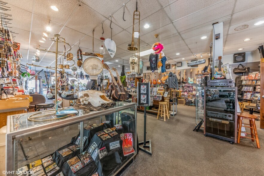 More Photos Of 3 S Old Rand Rd, Lake Zurich Storefront Retail Residential For Sale