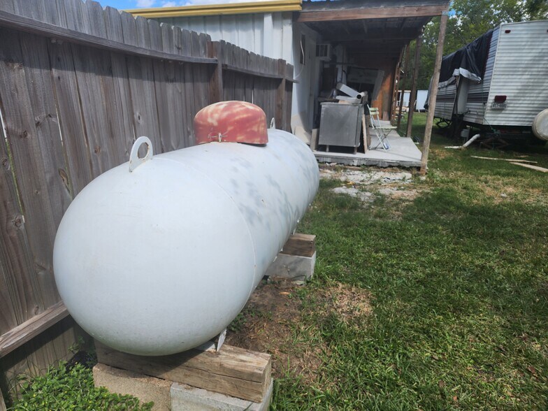 More Photos Of 9618 FM 1462 Rd, Alvin Convenience Store For Sale