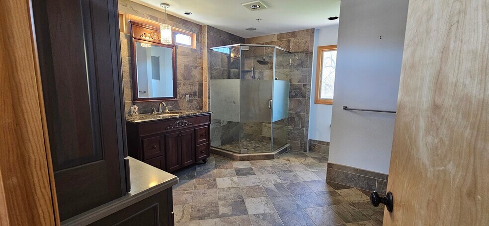 More Photos Of 455 Newark Pompton Tpke, Wayne Office Residential For Lease