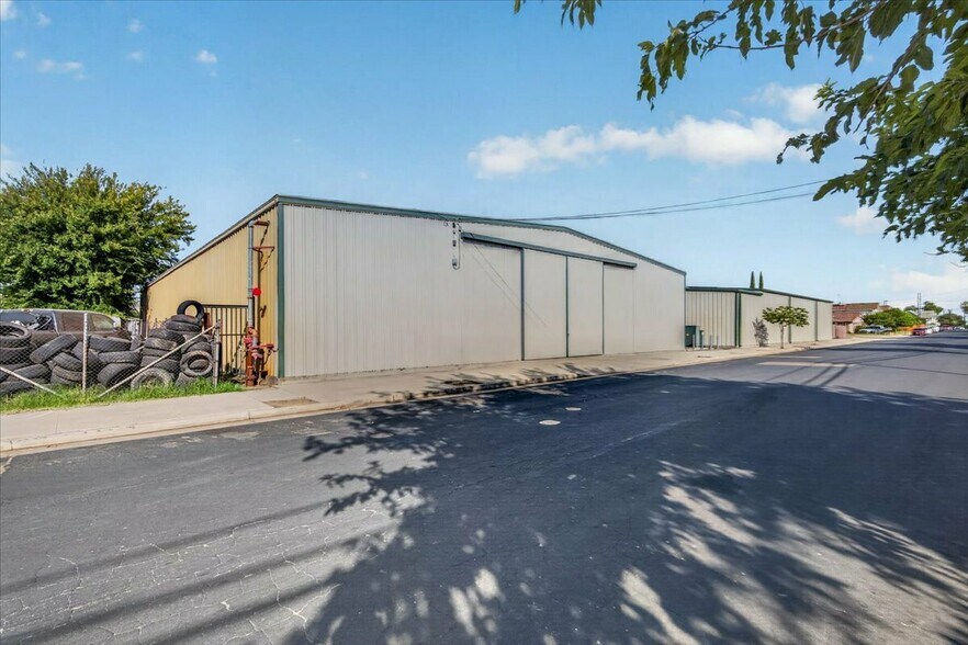 More Photos Of 149 Ashland ave, Lindsay Industrial For Sale