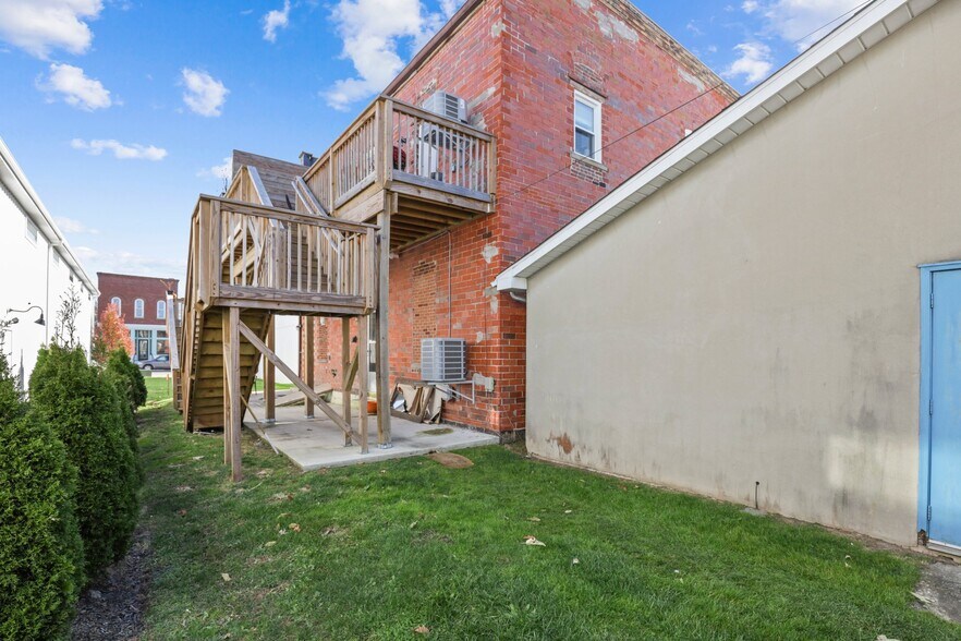 More Photos Of 14 W Depot St, Pataskala Showroom For Sale