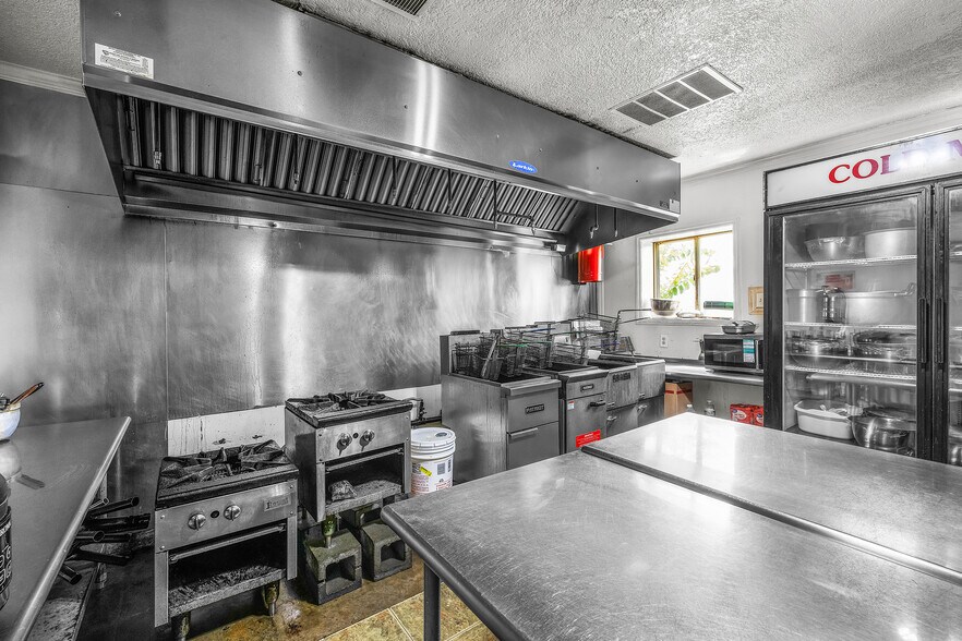More Photos Of 697 W Cherry St, Jesup Restaurant For Sale