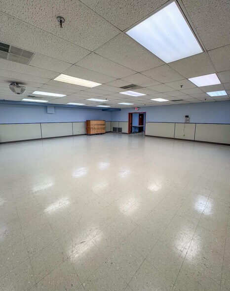 More Photos Of 2002 2nd St SW, Rochester Storefront Retail Office For Sale