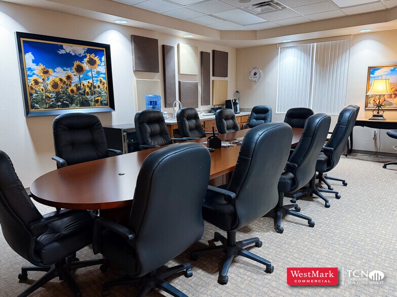 More Photos Of 7101 82nd St, Lubbock Office For Lease