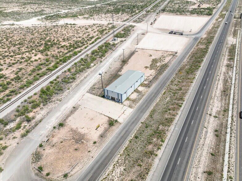 More Photos Of 850 W I-20, Penwell Warehouse For Lease