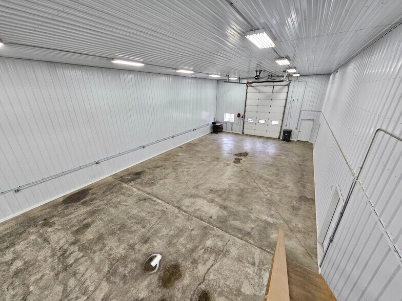 More Photos Of 314 1st St NE, Rugby Light Distribution For Sale