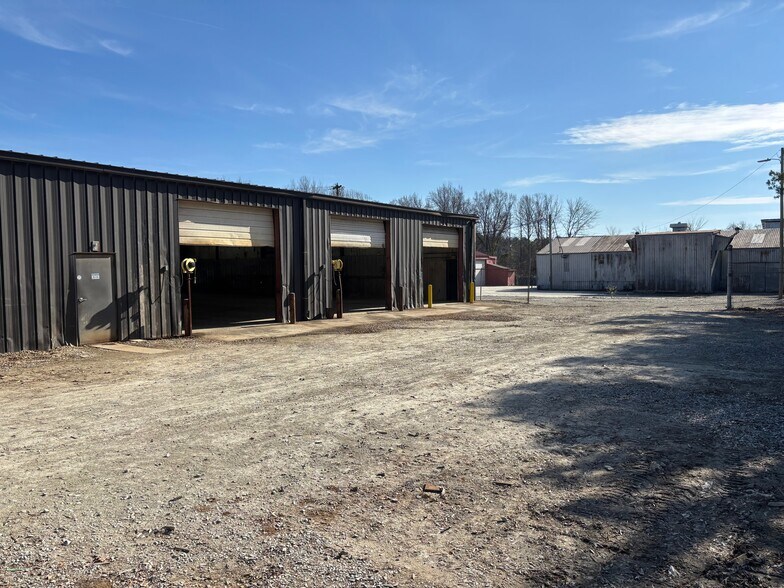 More Photos Of 2846 Sparta Ave, Charlotte Warehouse For Lease