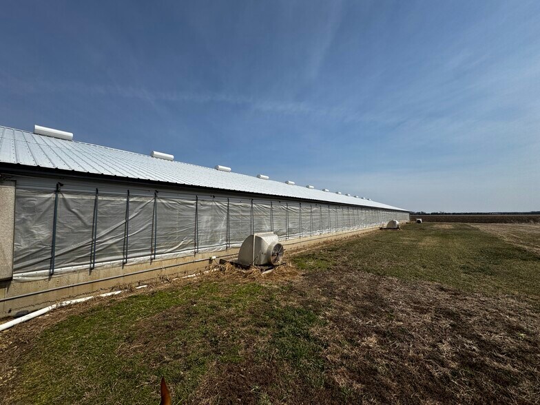 More Photos Of N5000 Co M hwy, Darien Warehouse For Sale