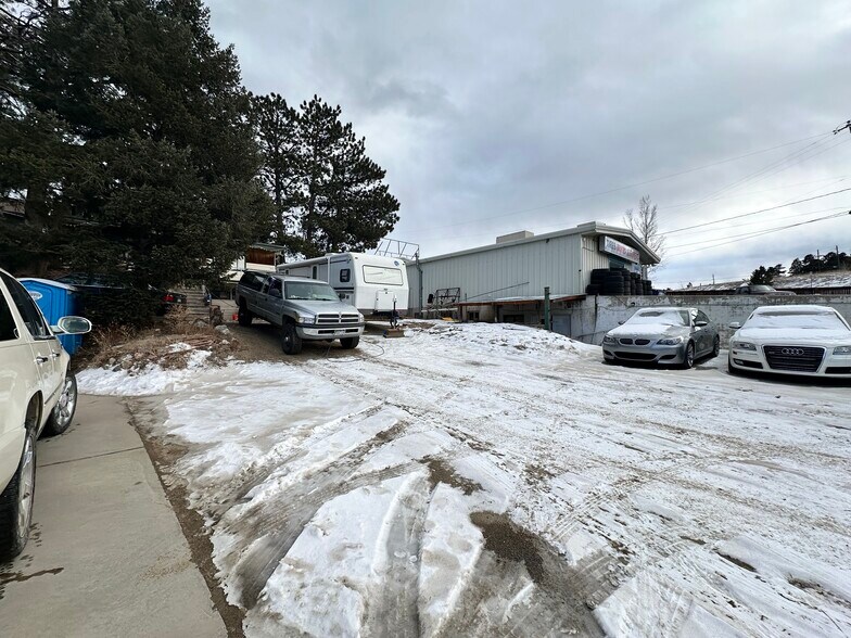 More Photos Of 3012 Evergreen Pky, Evergreen Auto Repair For Sale