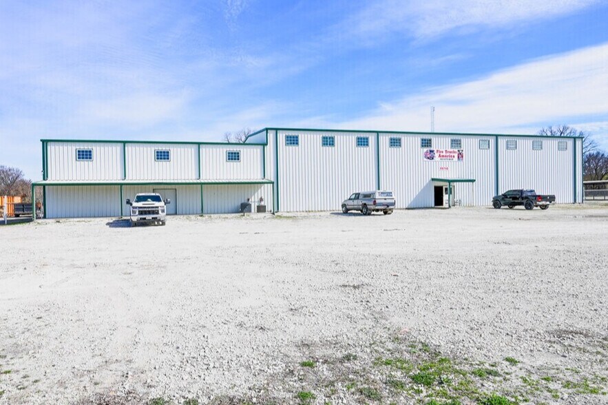 Primary Photo Of 19710 US Highway 377, Whitesboro Warehouse For Sale