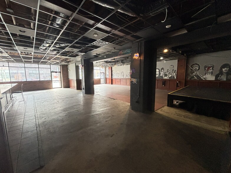 More Photos Of 2307 University Ave, Des Moines Restaurant For Lease