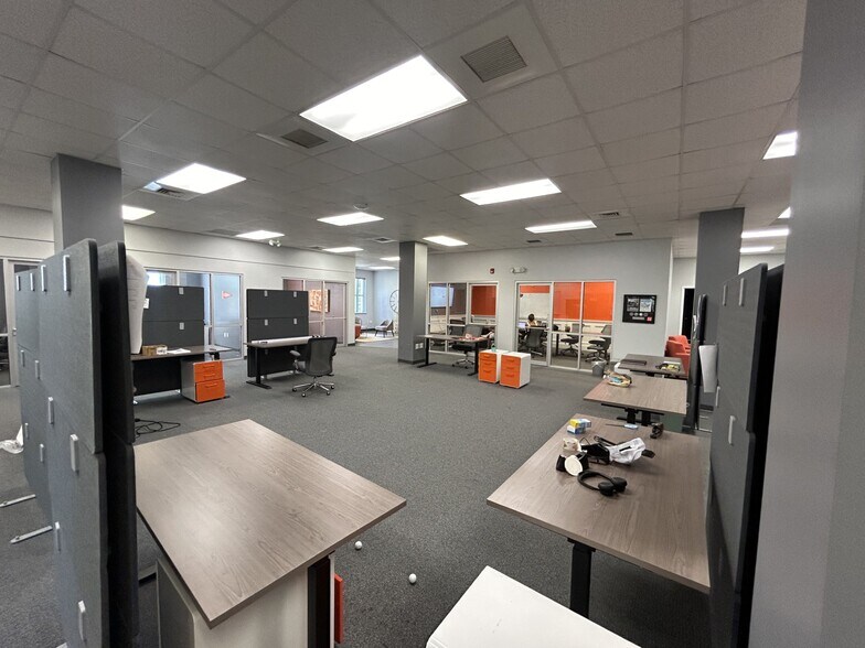 More Photos Of 550 Long Point Rd, Mount Pleasant Medical For Lease