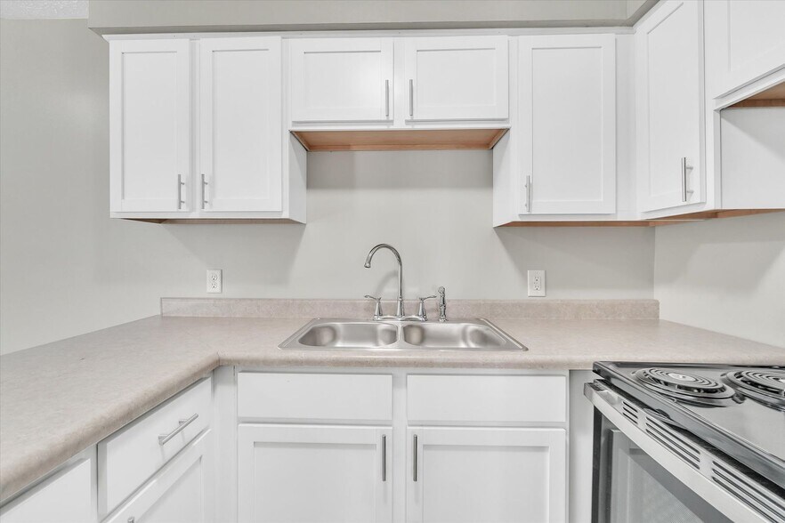 More Photos Of 946 Vincent Ct, Lansing Apartments For Sale