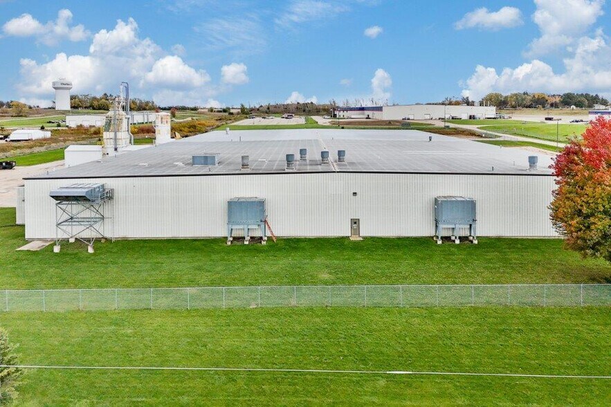 More Photos Of 1100 11th St, Charles City Warehouse For Sale