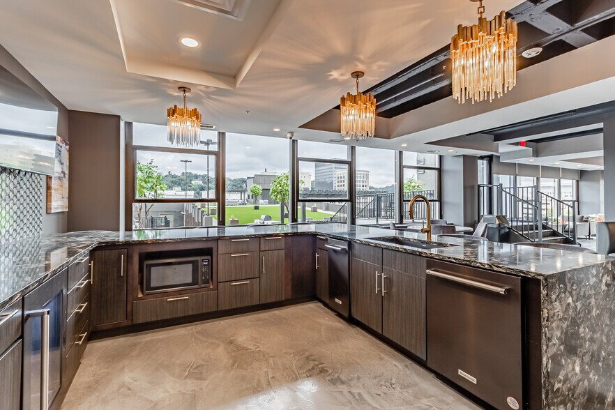 More Photos Of 900 Lee St E, Charleston Apartments For Sale