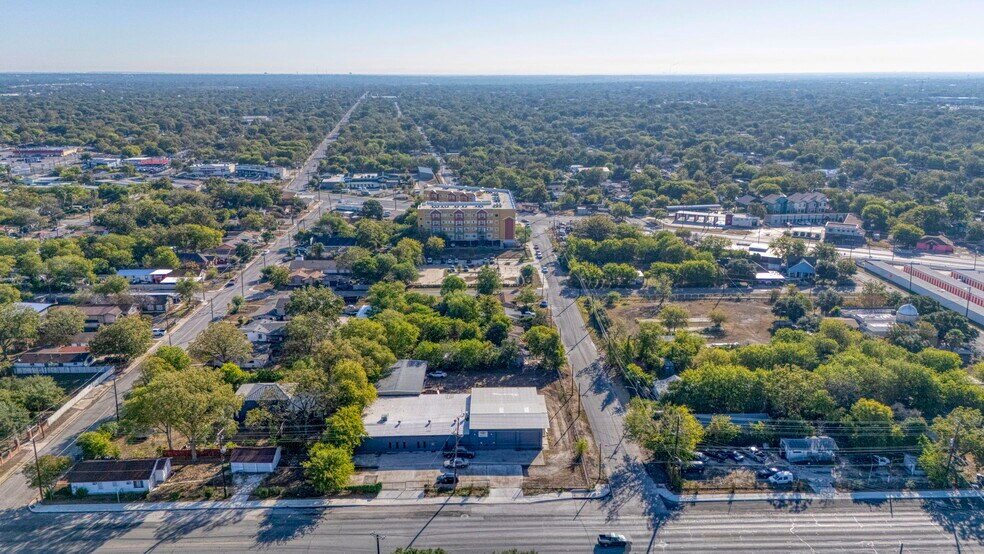 More Photos Of 4714 S Zarzamora St, San Antonio Auto Repair For Sale