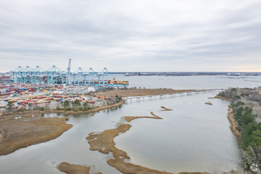 More Photos Of 1 Wild Duck Ln, Portsmouth Warehouse For Lease