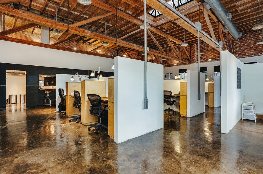 More Photos Of 311-321 Sixth St, San Antonio Office For Sale