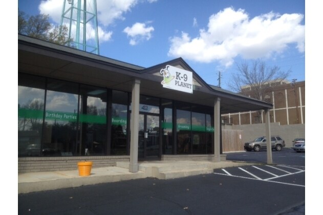 More Photos Of 42 Oak St, Roswell Freestanding For Lease