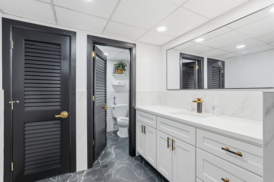 More Photos Of 10812 Gandy Blvd N, Saint Petersburg Medical For Lease