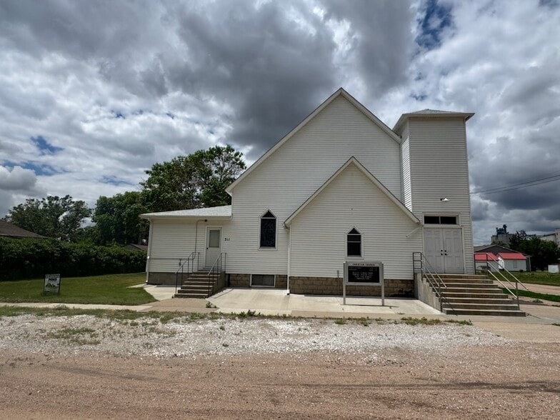More Photos Of 311 Curtis St, Edison Religious Facility For Sale