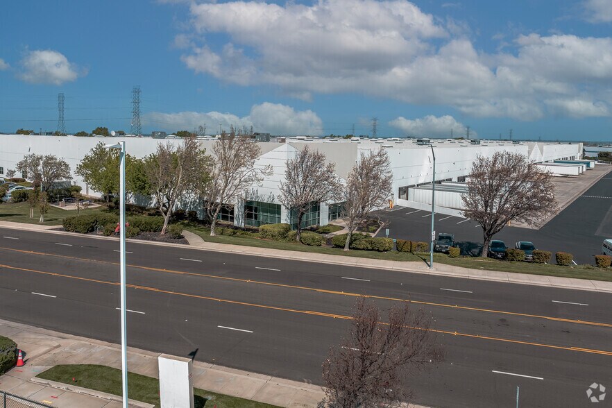 More Photos Of 25000 S Schulte Rd, Tracy Distribution For Lease