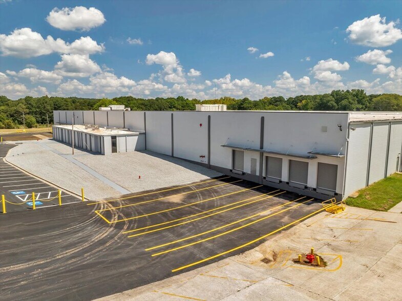 More Photos Of 206 Mathews St, Barnesville Distribution For Lease