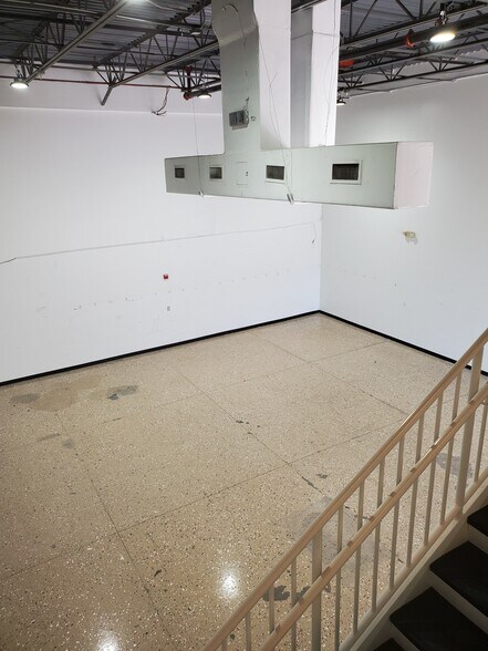 More Photos Of 3500-3553 High Ridge Rd, Boynton Beach Light Distribution For Lease