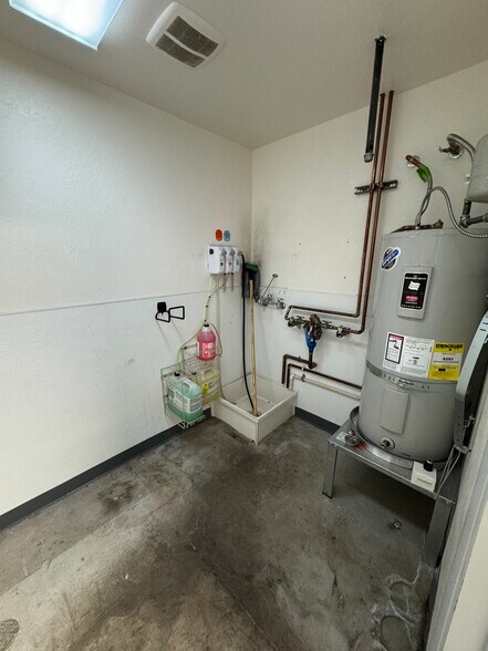 More Photos Of 770-780 Smithridge Dr, Reno Showroom For Lease