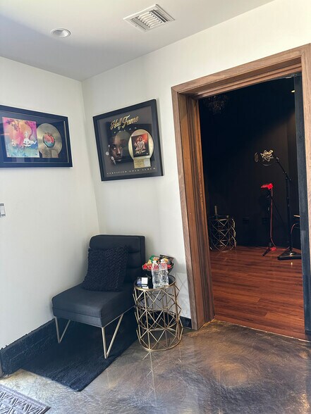 More Photos Of 5520-5522 Cahuenga Blvd, North Hollywood Freestanding For Sale