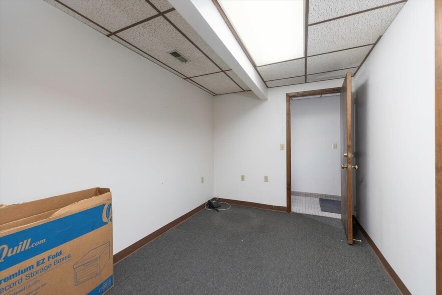 More Photos Of 932 French Rd, Cheektowaga Office For Sale