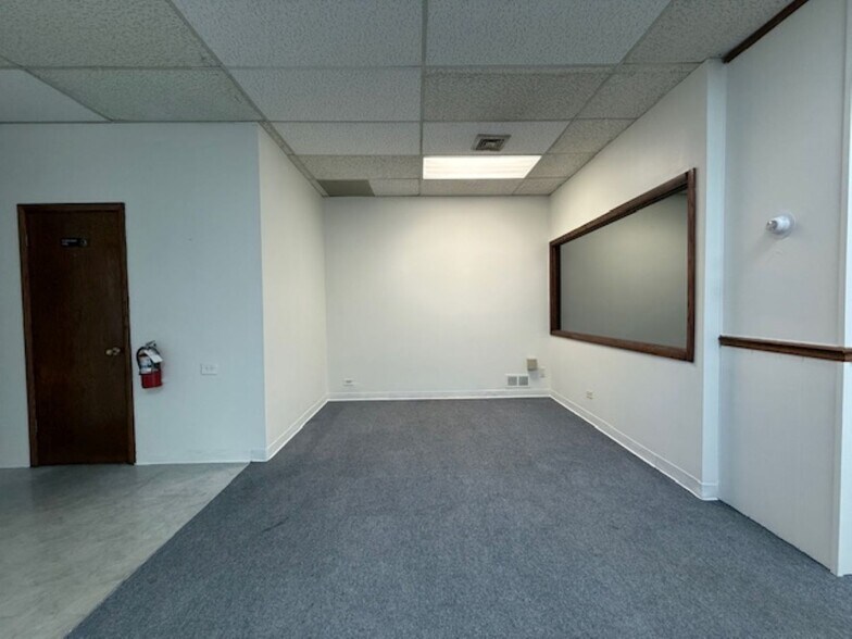 More Photos Of 9957-9959 S Roberts Rd, Palos Hills Medical For Lease