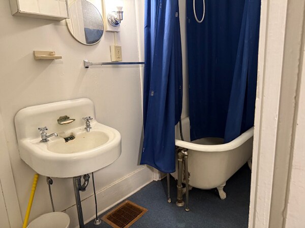 More Photos Of 4 South St, Bristol Office For Sale