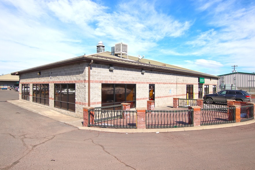 More Photos Of 2570-2680 NE Twin Knolls Dr, Bend Restaurant For Lease