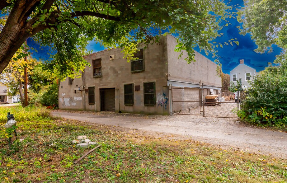 More Photos Of 927 E Madison St, Louisville Warehouse For Sale
