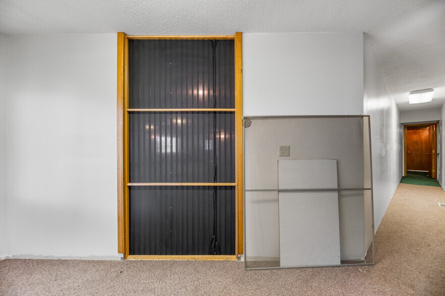 More Photos Of 106 Shadybrook Dr, Cheney Office For Sale