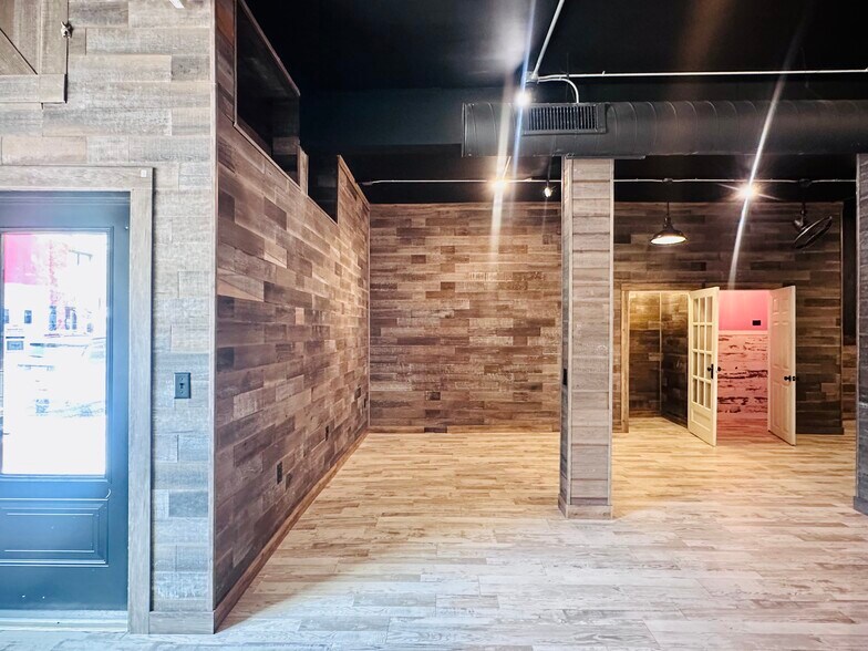 More Photos Of 103 N College Ave, Newton General Retail For Lease
