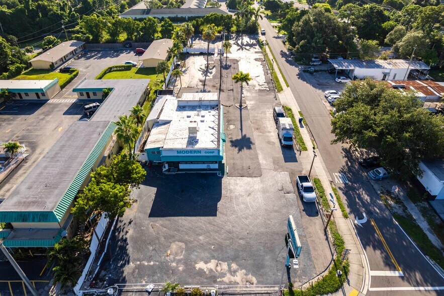 Primary Photo Of 3535 Cleveland Ave, Fort Myers Auto Dealership For Lease