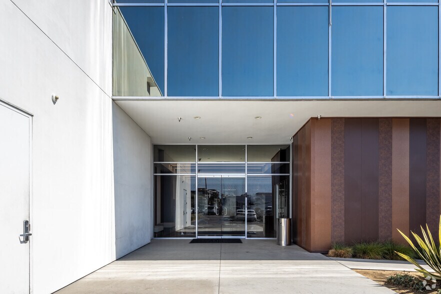 More Photos Of 2390 E Orangewood Ave, Anaheim Office For Lease