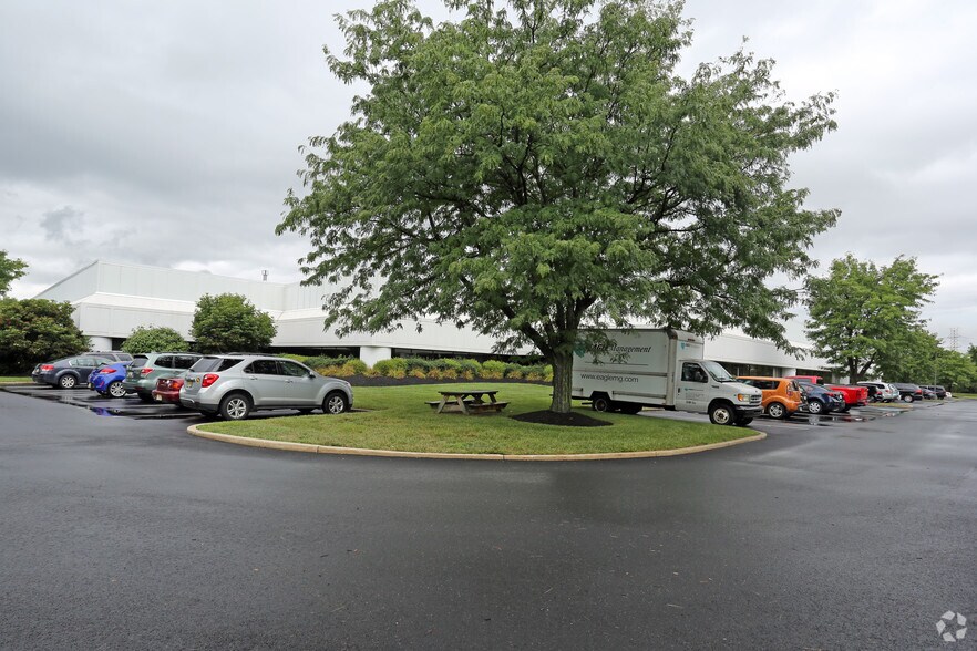 More Photos Of 650 Grove Rd, Paulsboro Warehouse For Lease